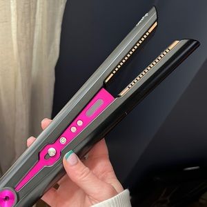 Dyson corral straightener